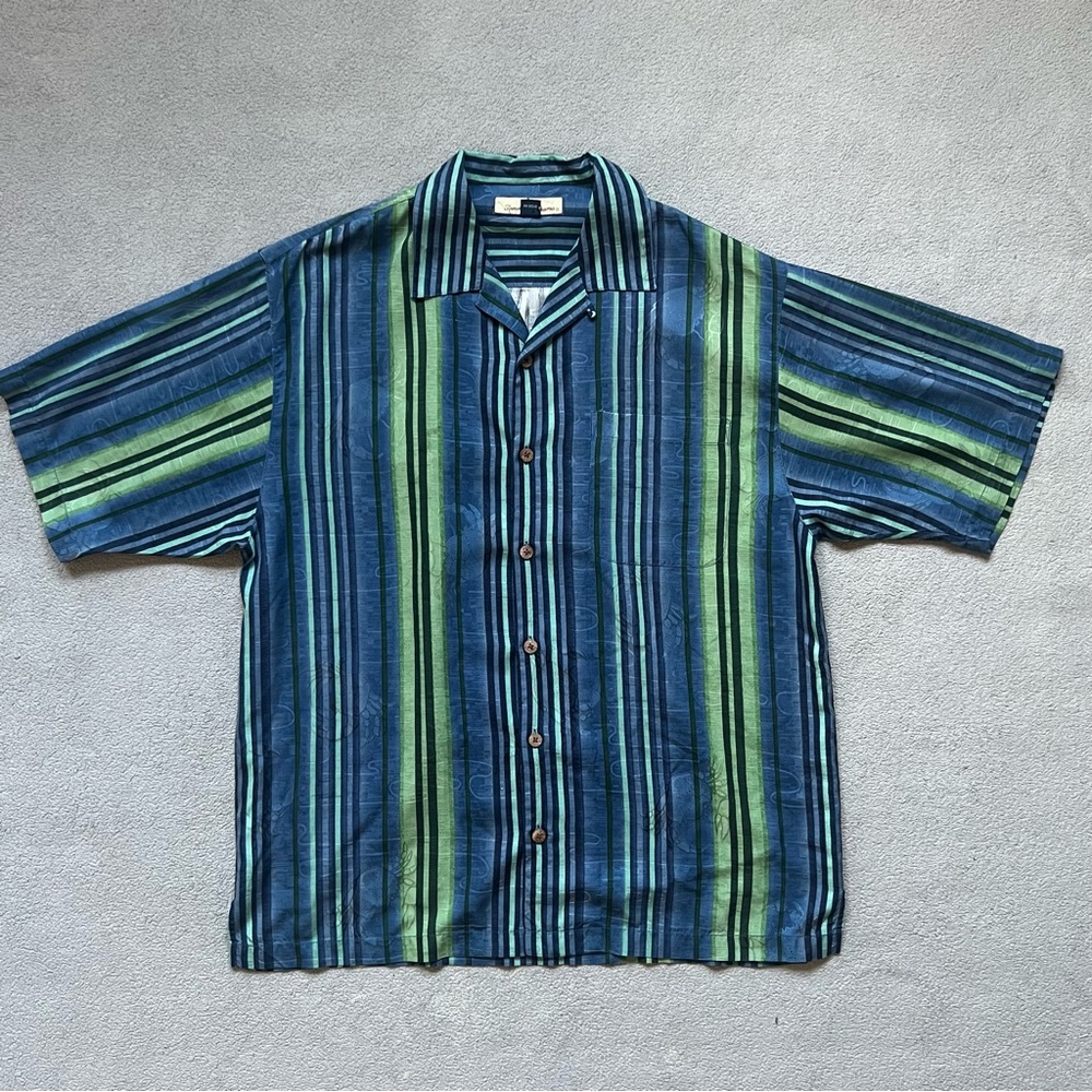Men's Tommy Bahama Silk Hawaiian Crab Short Sleeve Button Up Shirt Size-Medium